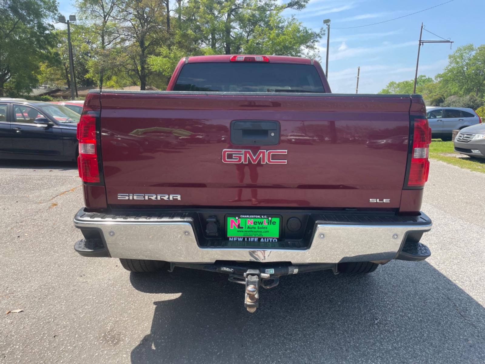 2014 RED GMC SIERRA 1500 SLE (3GTP1UEC5EG) with an 5.3L engine, Automatic transmission, located at 5103 Dorchester Rd., Charleston, SC, 29418-5607, (843) 767-1122, 36.245171, -115.228050 - Comfortable Interior with AUX/Bluetooth/Pandora, OnStar, Backup Camera, Dual Climate Control, Power Everything (windows, locks, seats, mirrors), Keyless Entry, Bed Liner, Running Boards, Tow Package, Alloy Wheels. Local Trade-in!! 195k miles Located at New Life Auto Sales! 2023 WINNER for Post & Co - Photo #5